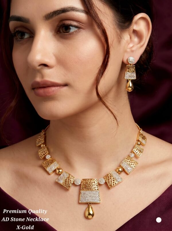 PREMIUM GOLD PLATED AMERICAN DIAMOND CHOKER NECKLACE SET WITH MATCHING EARRINGS (002)