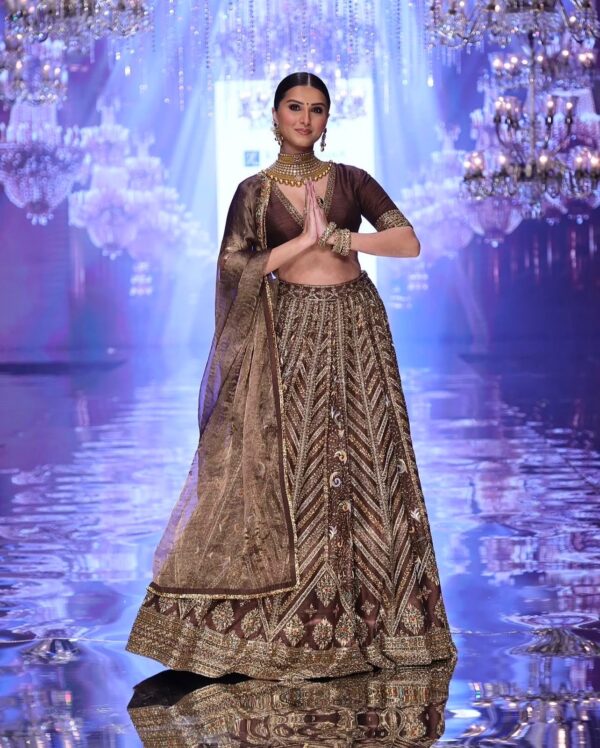 A Symphony of Grace & Glamour ✨✨ (046)