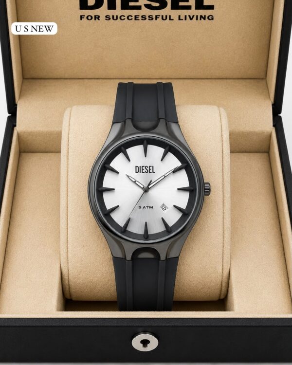 DIESEL GOLD TONE LUXURY WATCH (102)